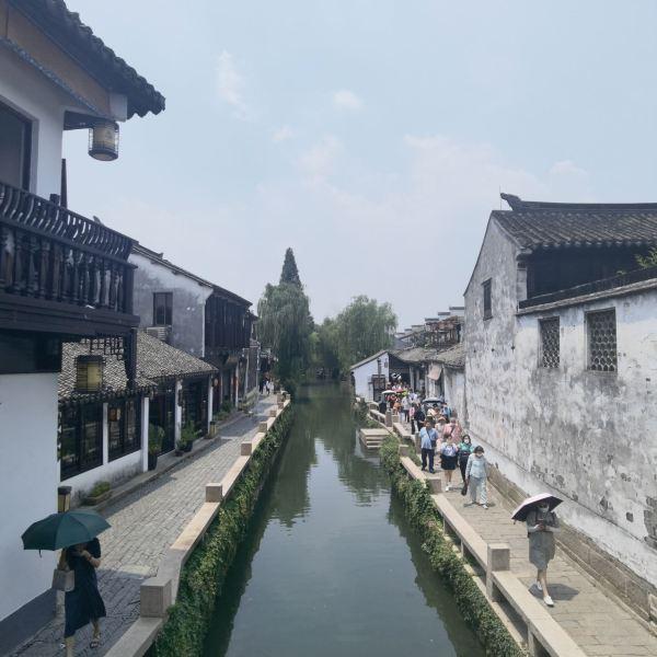 一个摄像头对着一条车道能拍到另一条车道対车闯红灯吗?游戏画面